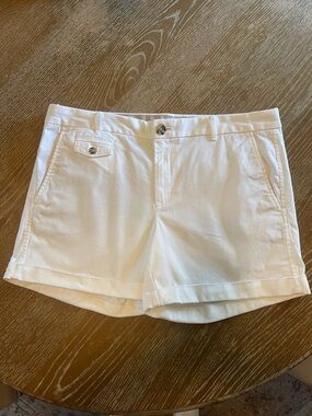 Banana Republic Shorts Womens
Size 12 White City Chino 5 Inch
Inseam Cuffed